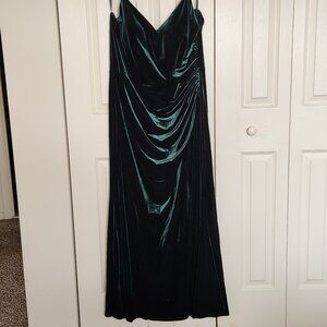 Revelry Rory Emerald Velvet Bridesmaid/Prom/Formal dress